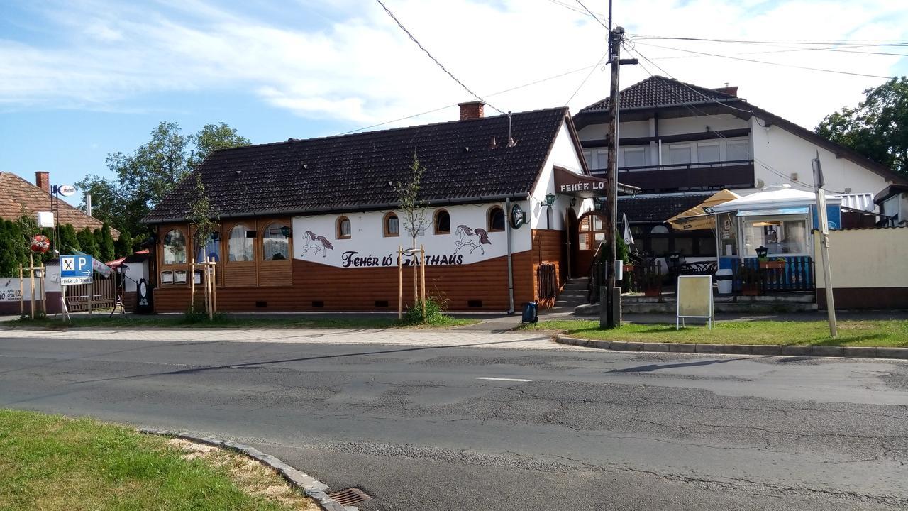 Fehérló Vendégház&Restaurant Bük Exterior foto